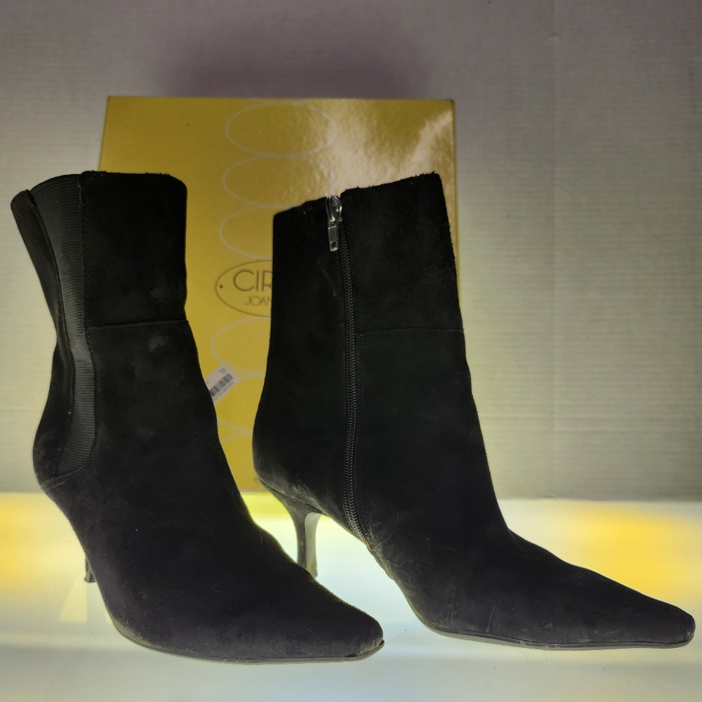 Joan & David Black Heeled Boots with Sleek Design